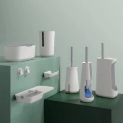 Tiger Tess Toilettenbürstenhalter Mit Speicherkapazität Und Swoop® Weiß/Hellgrau 22 Tiger Tess Toilettenbürstenhalter Mit Speicherkapazität Und Swoop® Weiß/Hellgrau -Wenko Verkäufe 4008911329070 4621 01